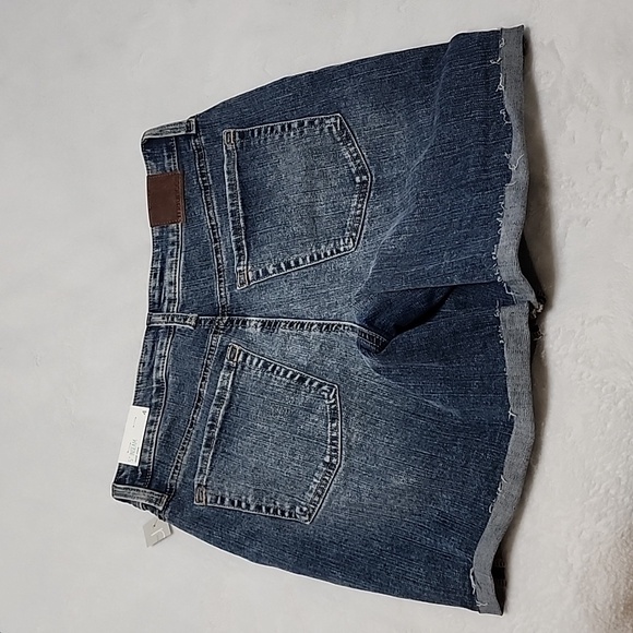 Maurices mir rise distressed jean shorts - Picture 2 of 5